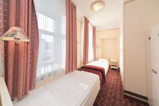 Отель Rija Old Town Hotel Таллин Стандартный двухместный номер с 1 кроватью или 2 отдельными кроватями-3