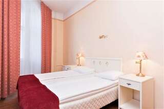 Отель Rija Old Town Hotel Таллин Стандартный двухместный номер с 1 кроватью или 2 отдельными кроватями-1